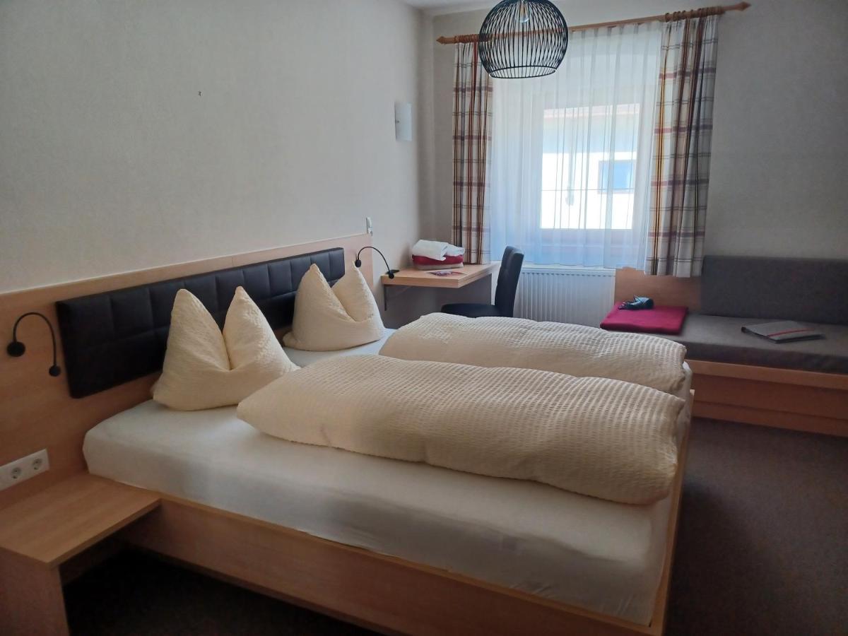 Hotel Garni Loewen Silz Екстериор снимка