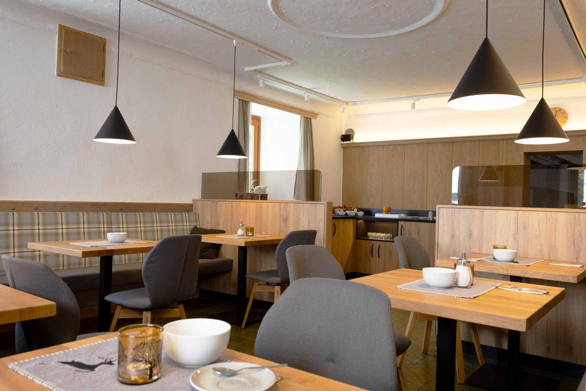 Hotel Garni Loewen Silz Екстериор снимка