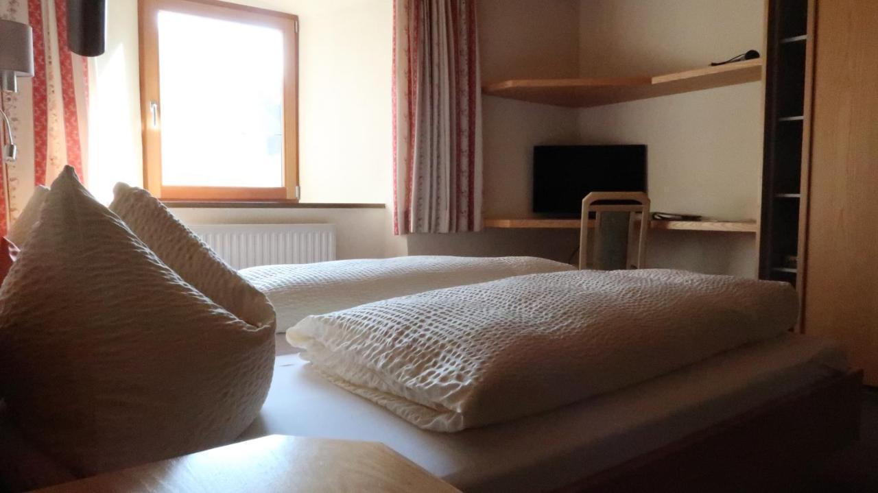 Hotel Garni Loewen Silz Екстериор снимка